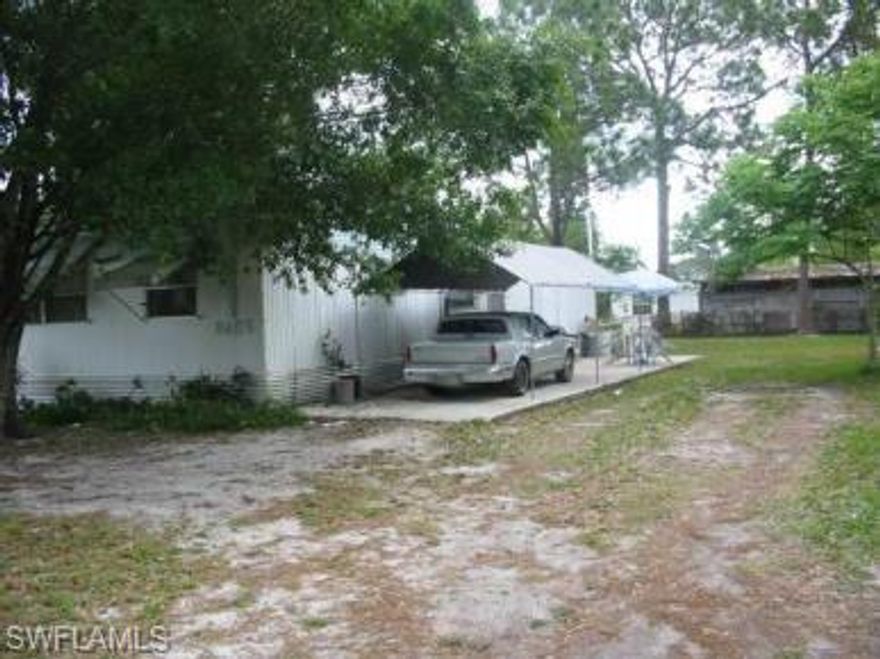 Very nice manufactured home on oversize lot!  This 3/2 also features a large living area & separate dining room. Property is completely fenced with gate. CASH ONLY DUE TO AGE OF HOME.