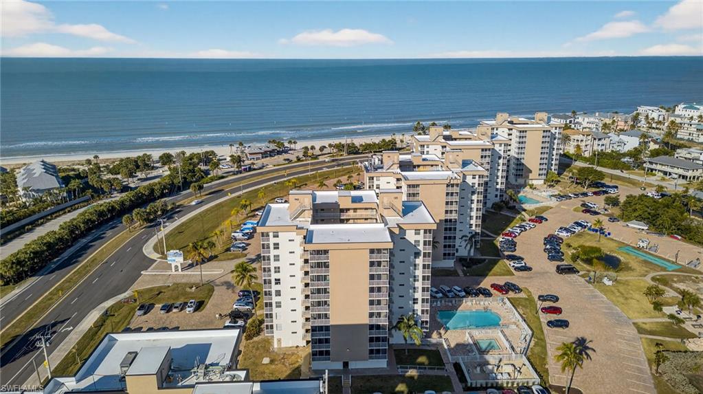 BEACH AND TENNIS CLUB - Residential