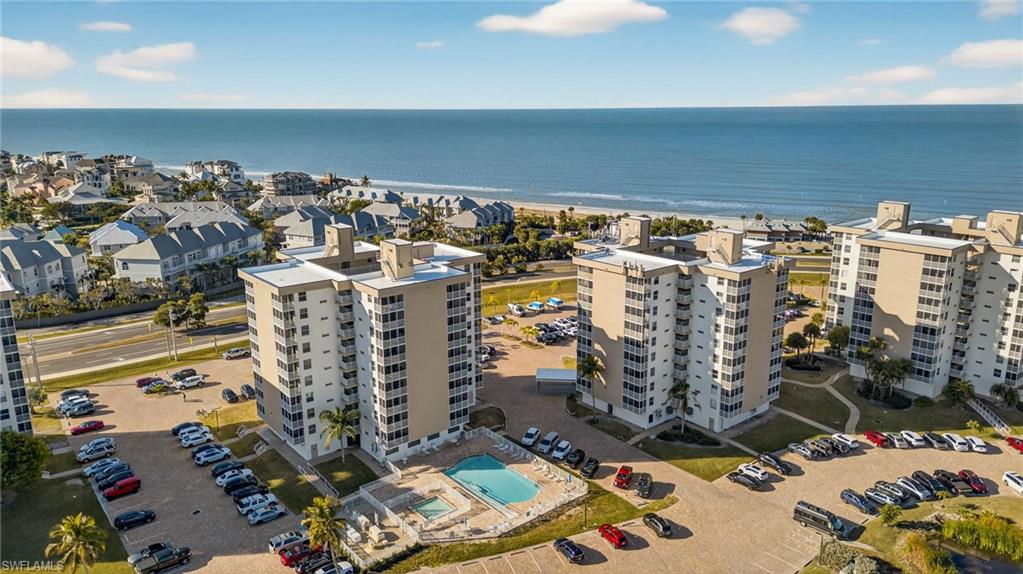 BEACH AND TENNIS CLUB - Residential