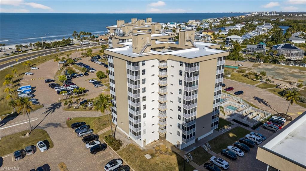 BEACH AND TENNIS CLUB - Residential