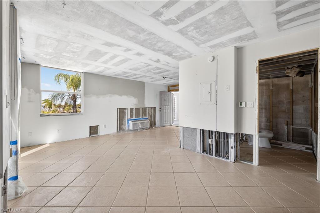 BEACH AND TENNIS CLUB - Residential