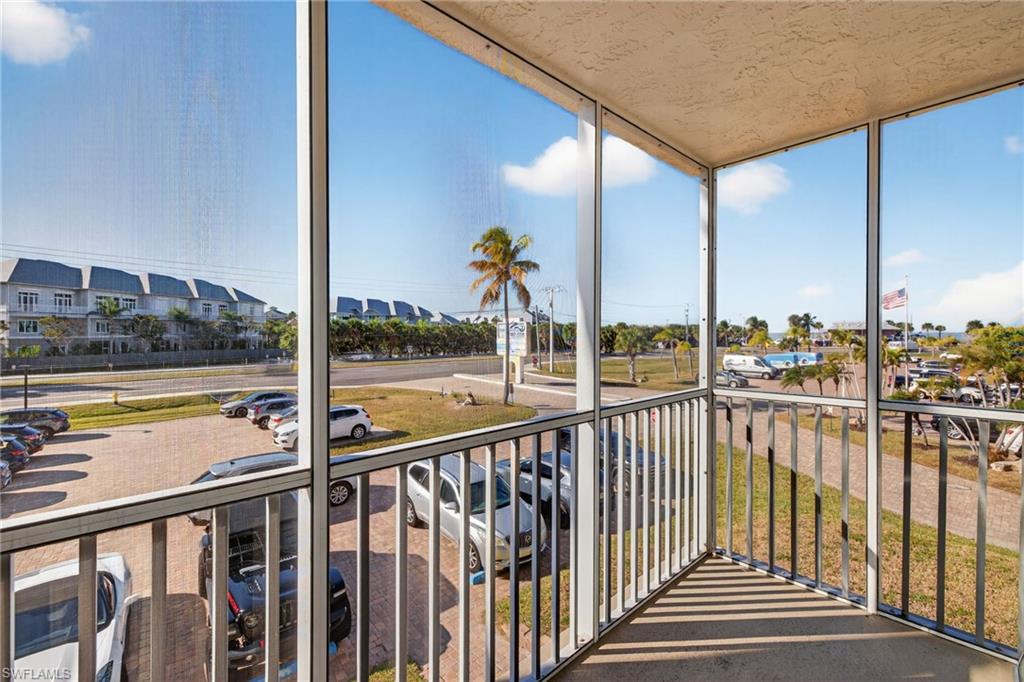 BEACH AND TENNIS CLUB - Residential