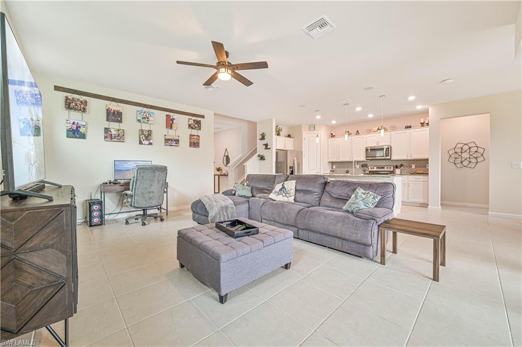 HAMPTON LAKES - Residential