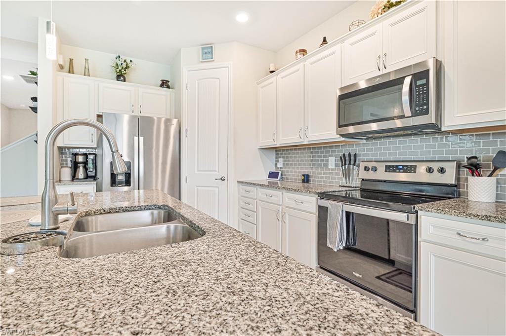 HAMPTON LAKES - Residential