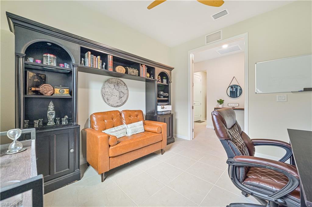 HAMPTON LAKES - Residential