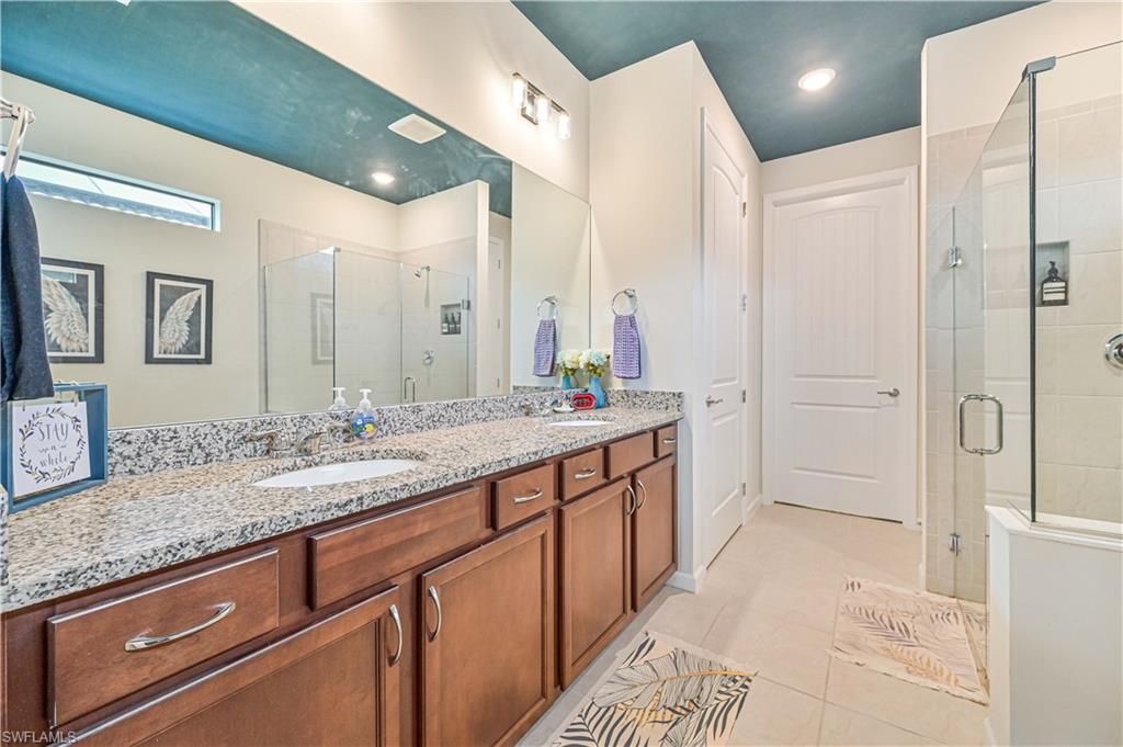 HAMPTON LAKES - Residential