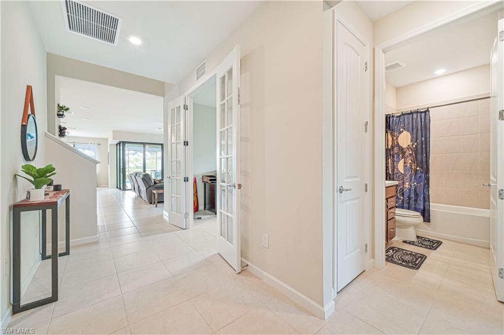 HAMPTON LAKES - Residential