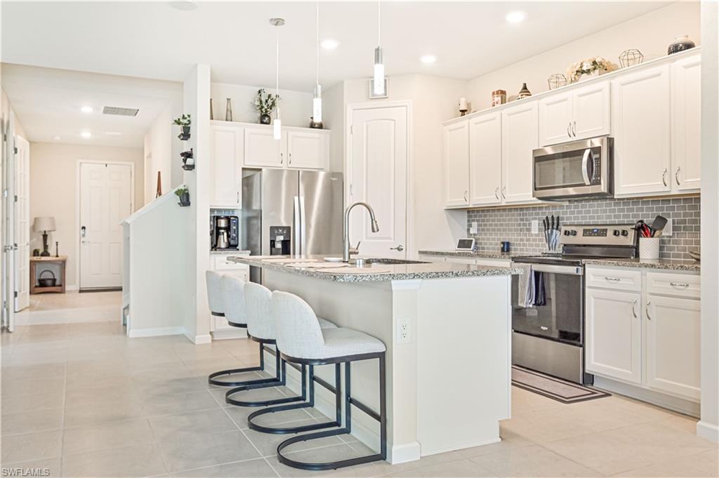 HAMPTON LAKES - Residential