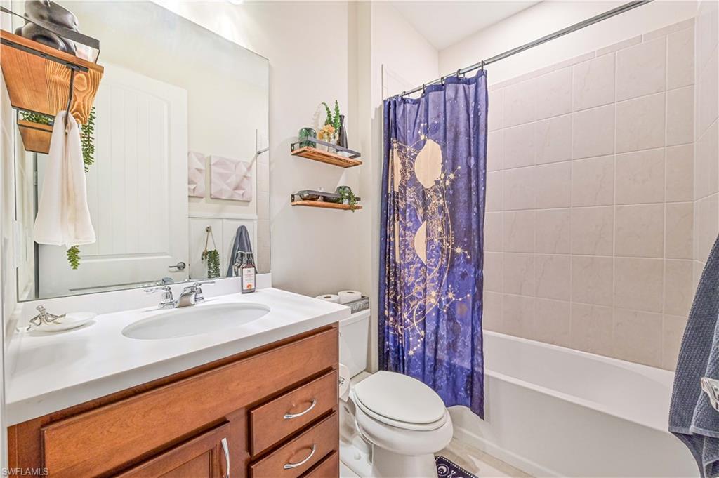 HAMPTON LAKES - Residential