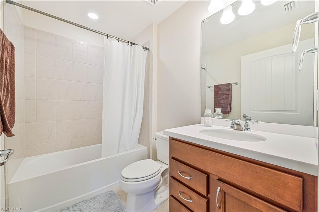 HAMPTON LAKES - Residential