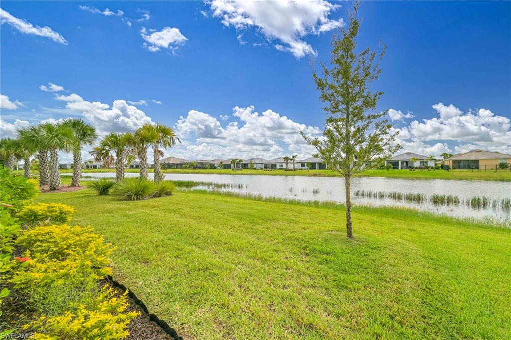 HAMPTON LAKES - Residential