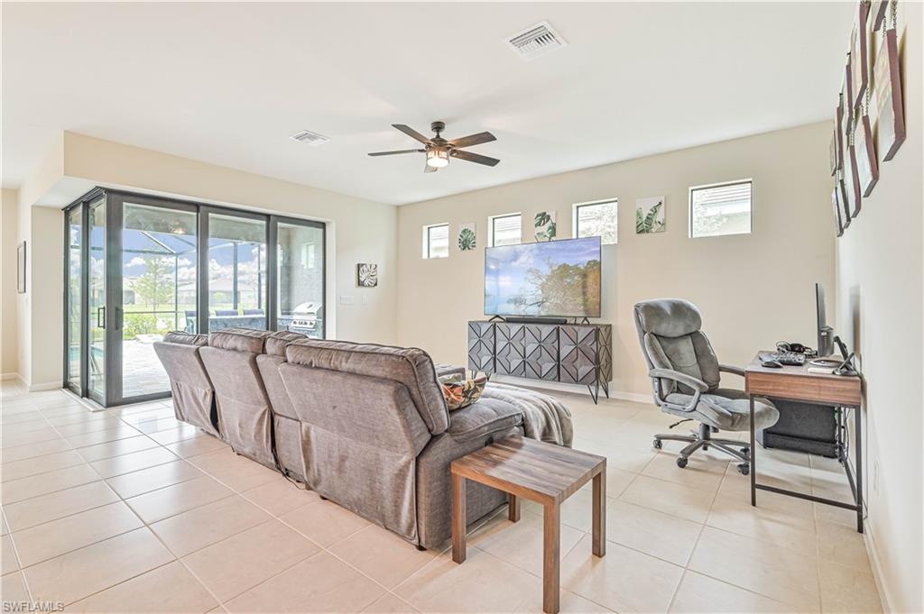 HAMPTON LAKES - Residential