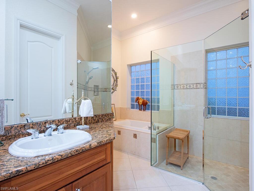 COCO LAKES - Residential