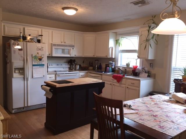 LEAWOOD LAKES - Residential