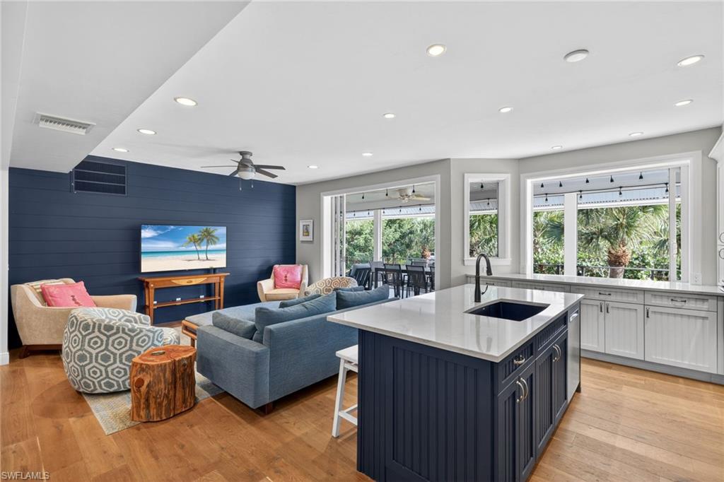 ANCHORS AWEIGH - Residential