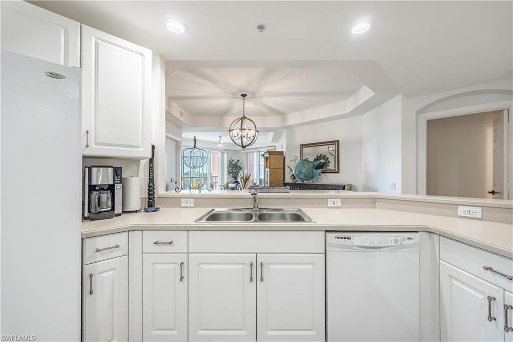 ST. TROPEZ - Residential Lease