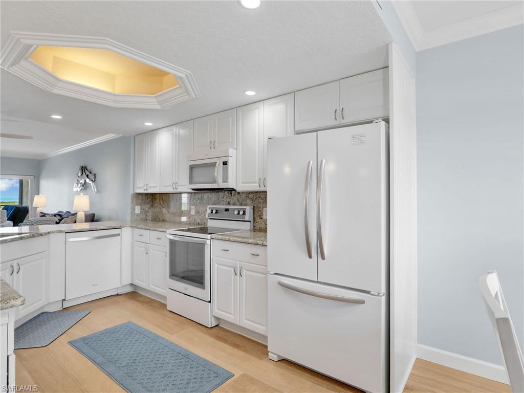 MARINA BAY CLUB OF NAPLES - Residential Lease