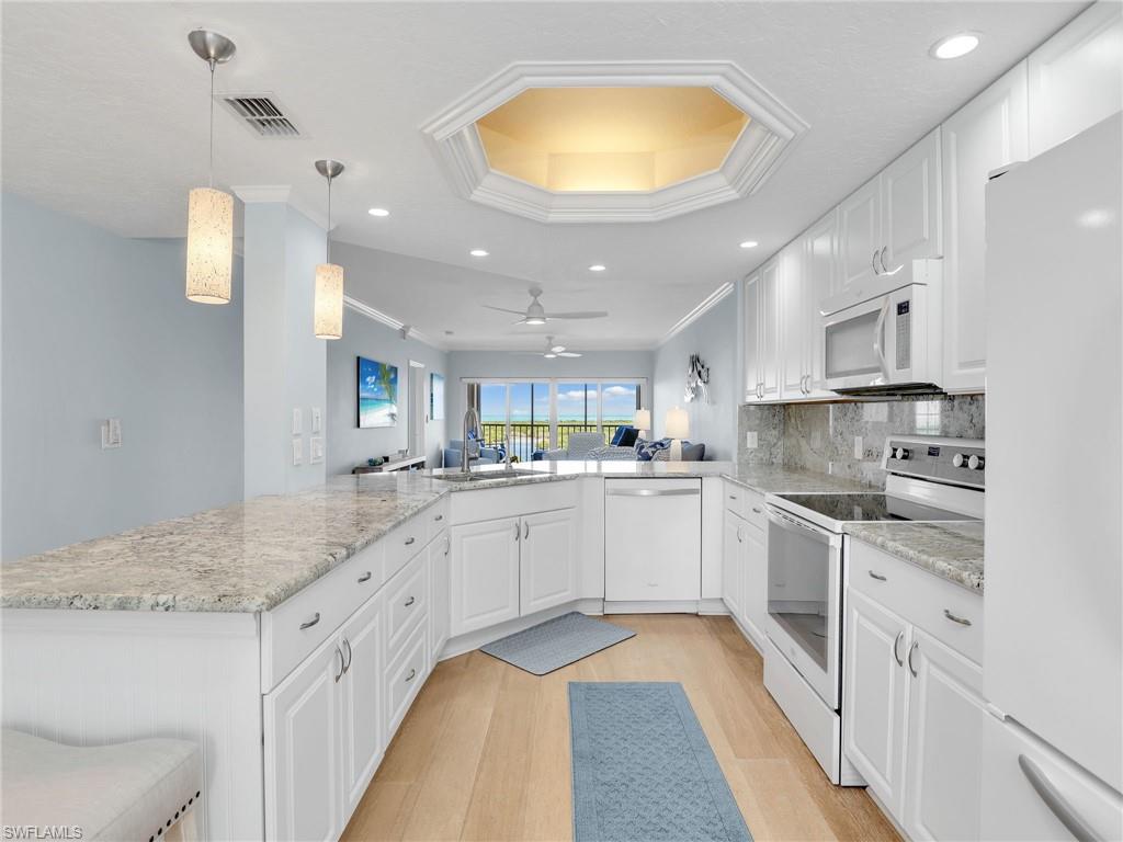 MARINA BAY CLUB OF NAPLES - Residential Lease