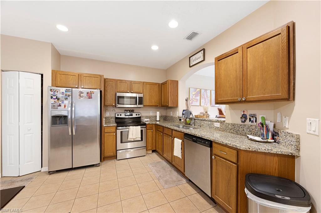 COLONNADE AT FORUM - Residential Lease