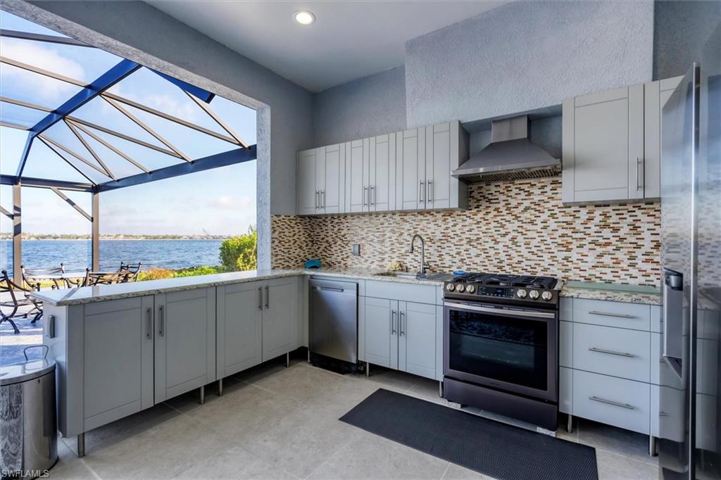 CORKSCREW SHORES - Residential