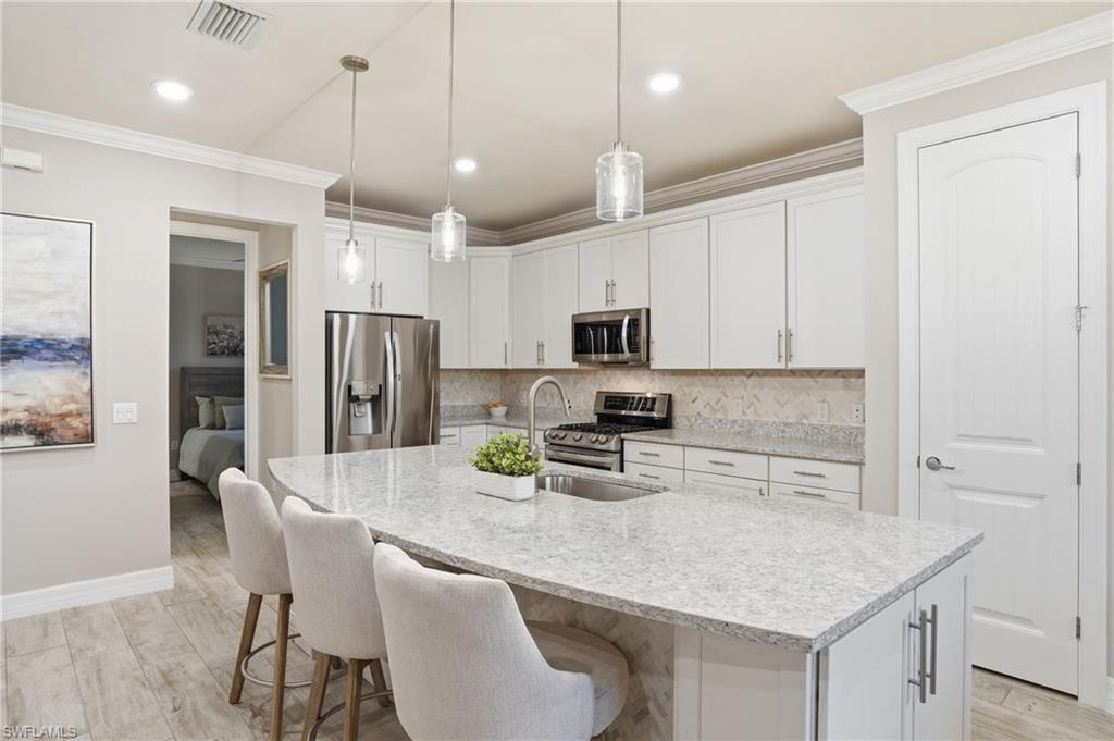 AVERY SQUARE - Residential