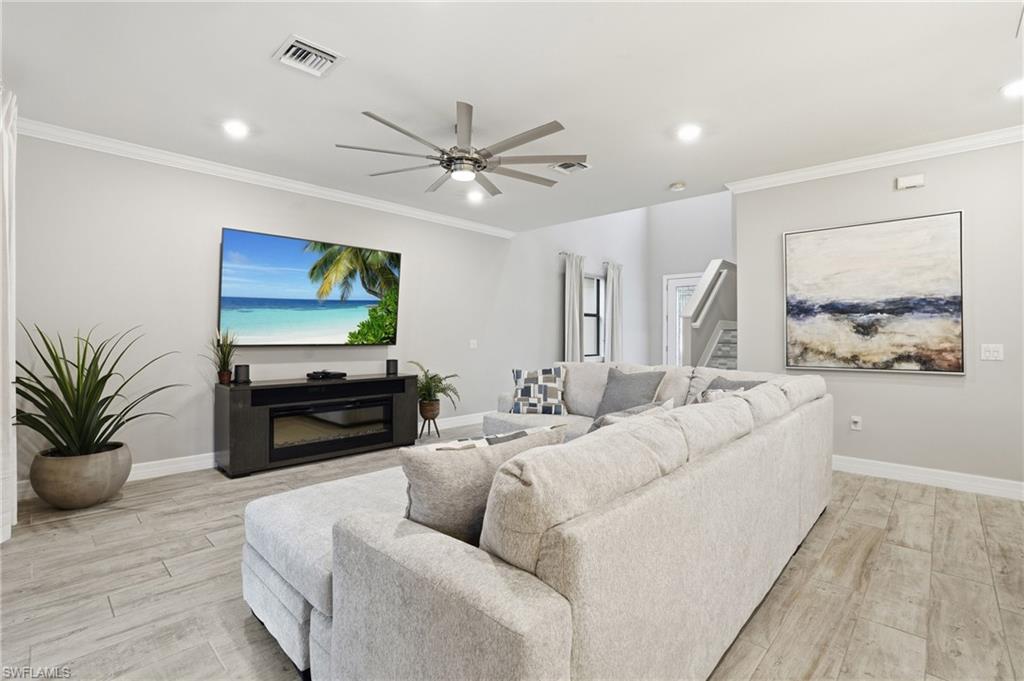 AVERY SQUARE - Residential