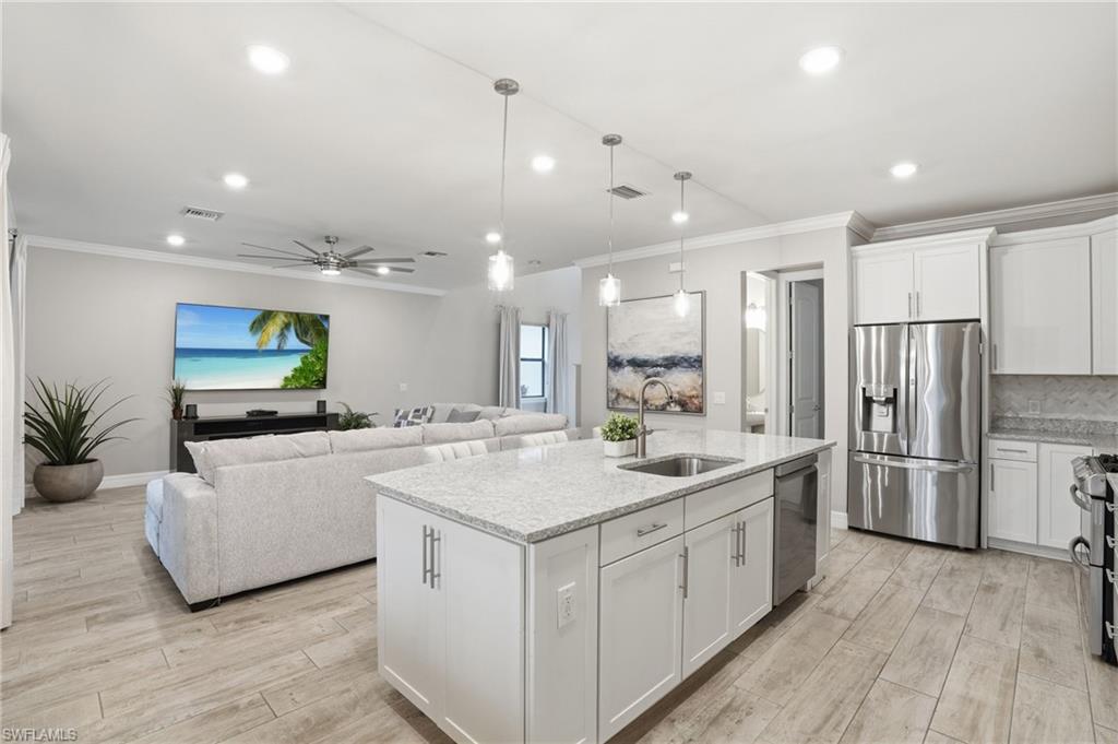 AVERY SQUARE - Residential