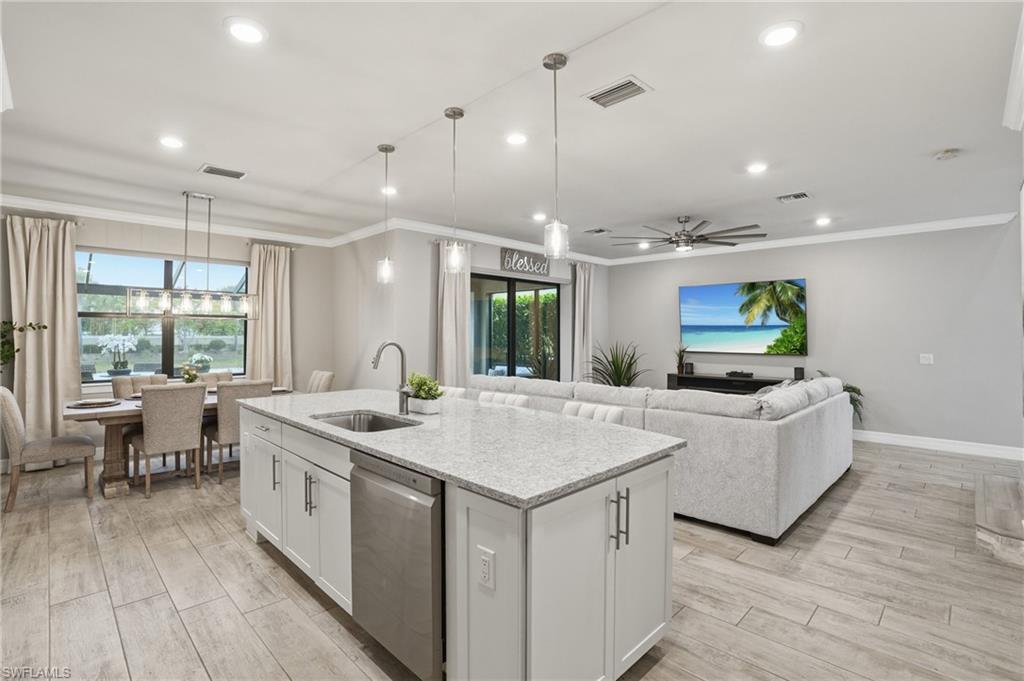AVERY SQUARE - Residential