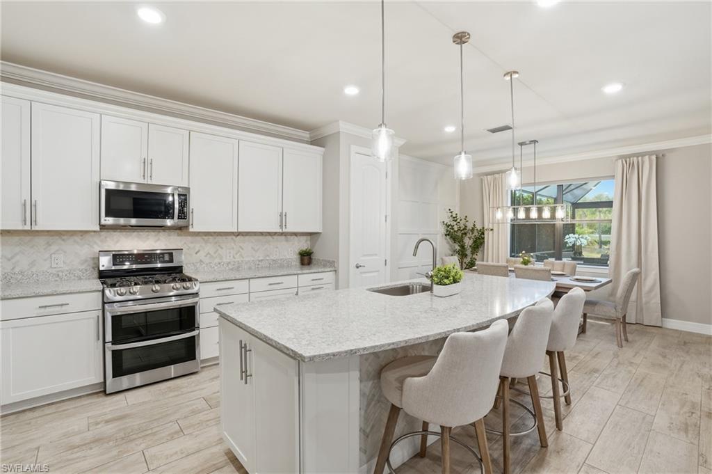 AVERY SQUARE - Residential