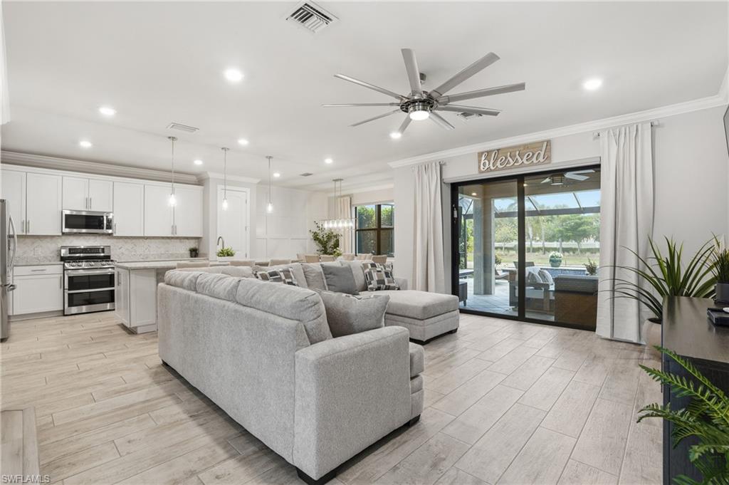 AVERY SQUARE - Residential