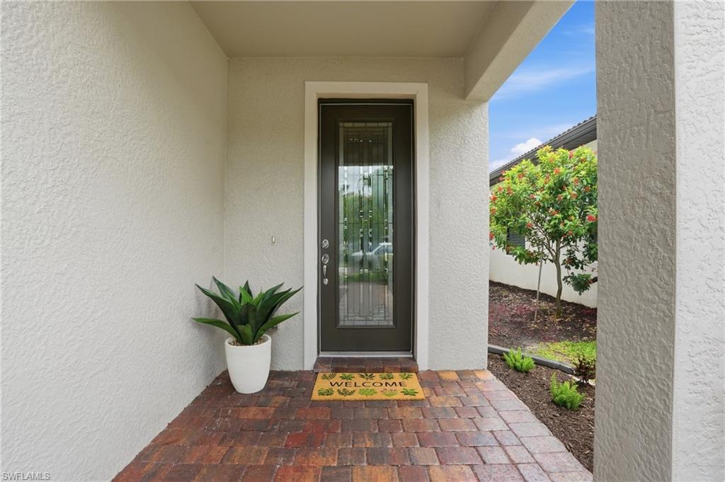 AVERY SQUARE - Residential