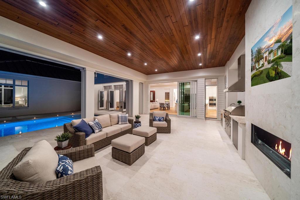 MOORINGS - Residential