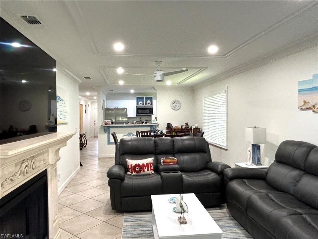 NAPLES MANOR - Residential