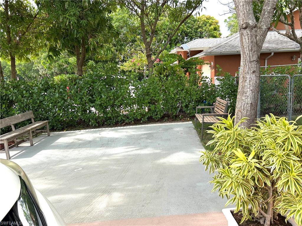 NAPLES MANOR - Residential