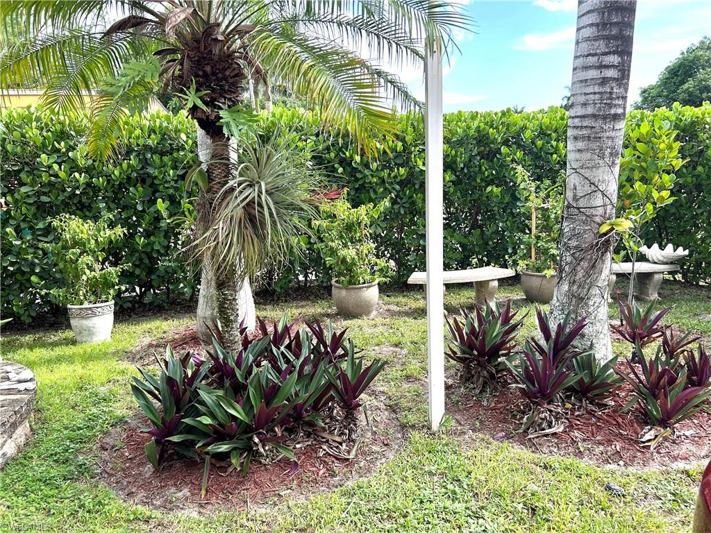 NAPLES MANOR - Residential