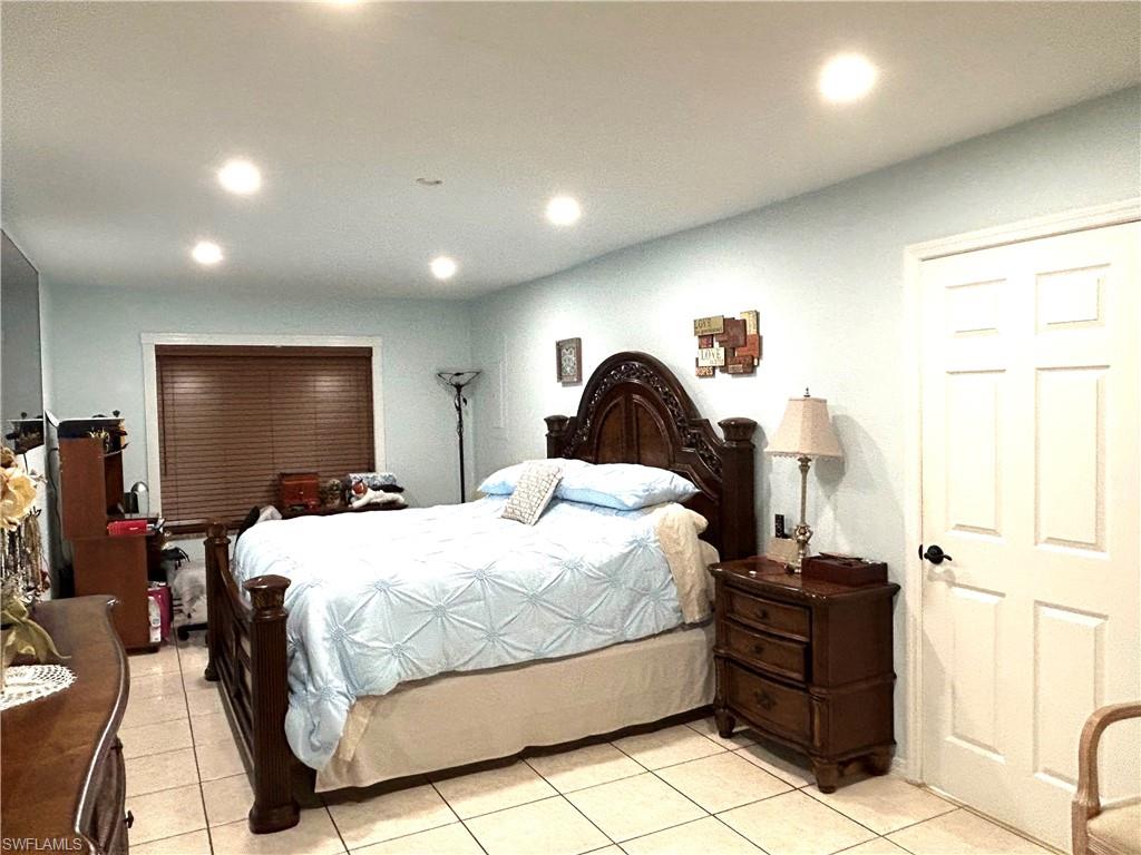 NAPLES MANOR - Residential