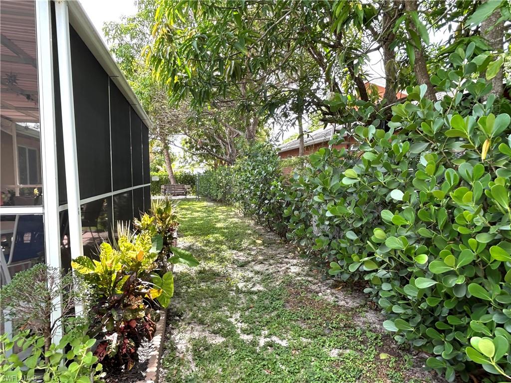 NAPLES MANOR - Residential