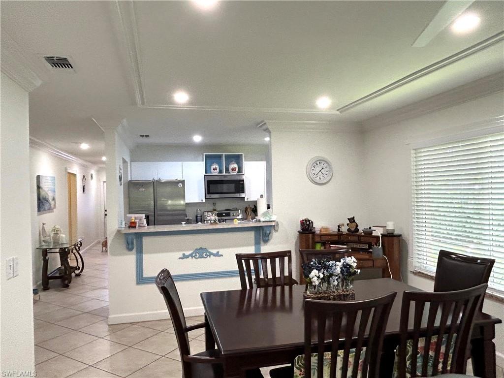NAPLES MANOR - Residential