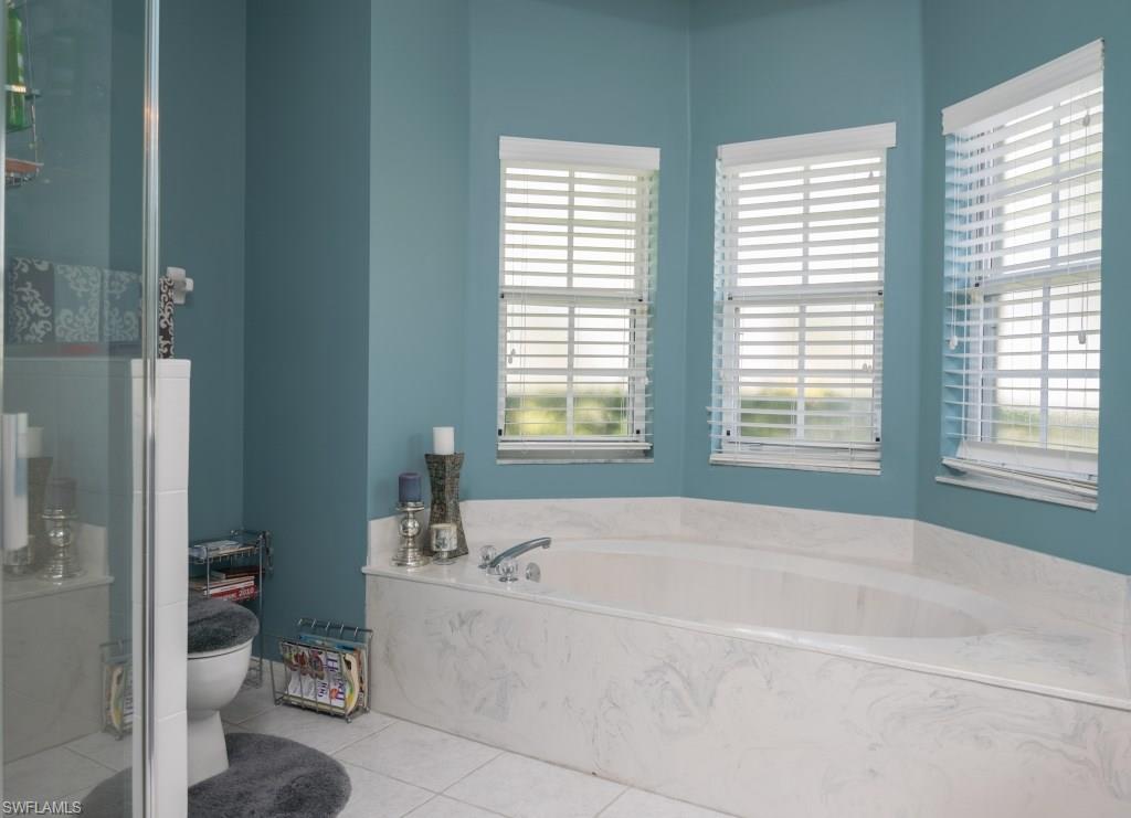 VALENCIA LAKES - Residential