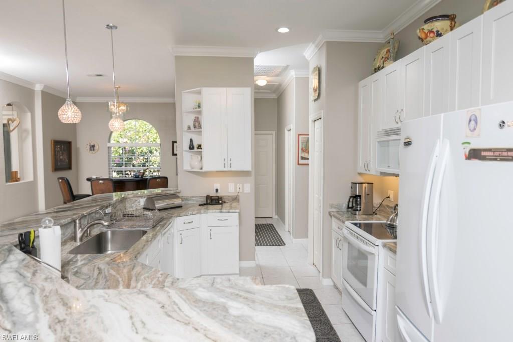 VALENCIA LAKES - Residential