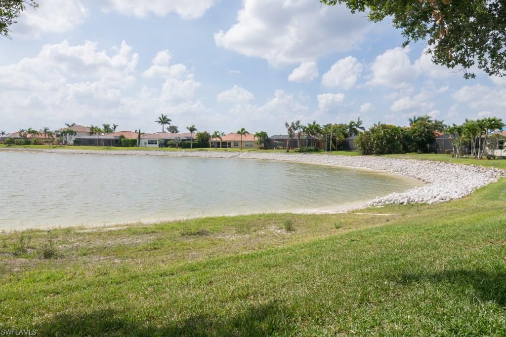 VALENCIA LAKES - Residential