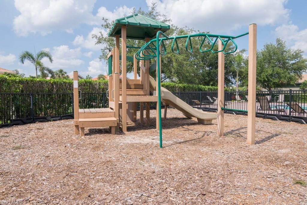 VALENCIA LAKES - Residential