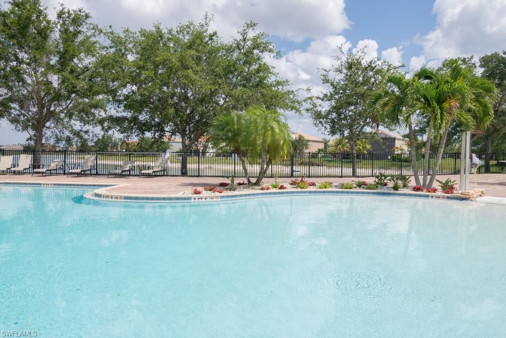 VALENCIA LAKES - Residential