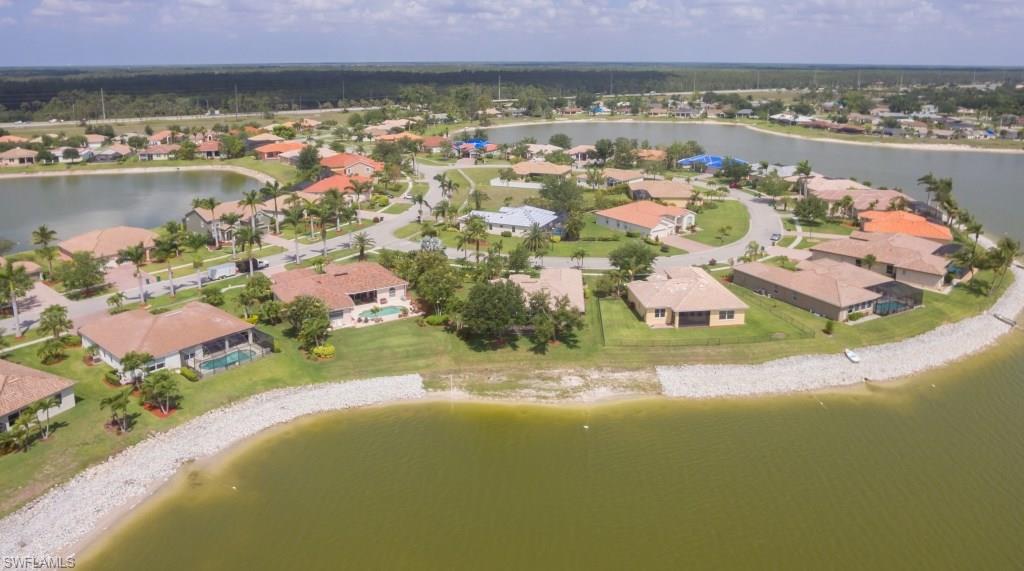VALENCIA LAKES - Residential