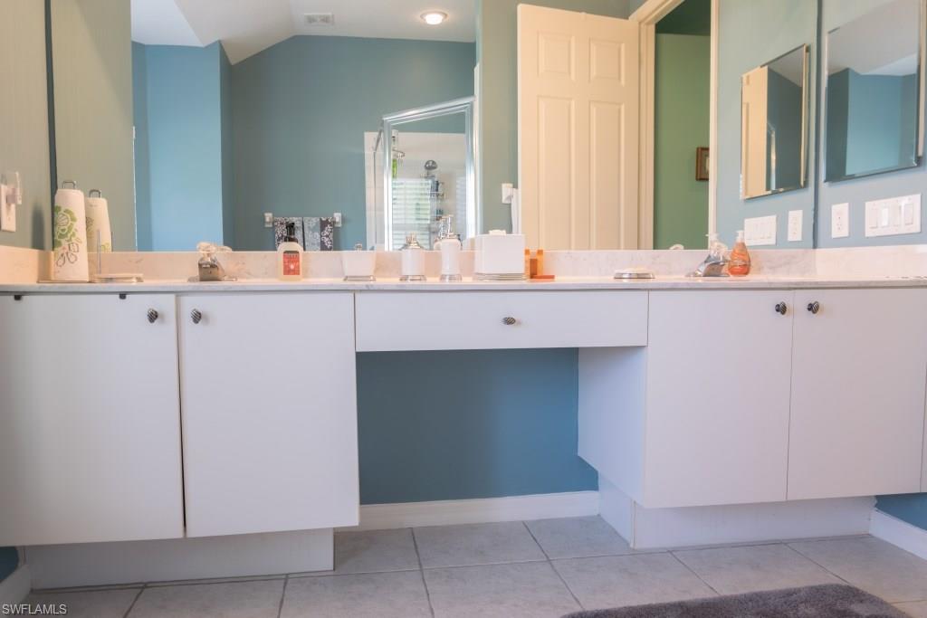 VALENCIA LAKES - Residential