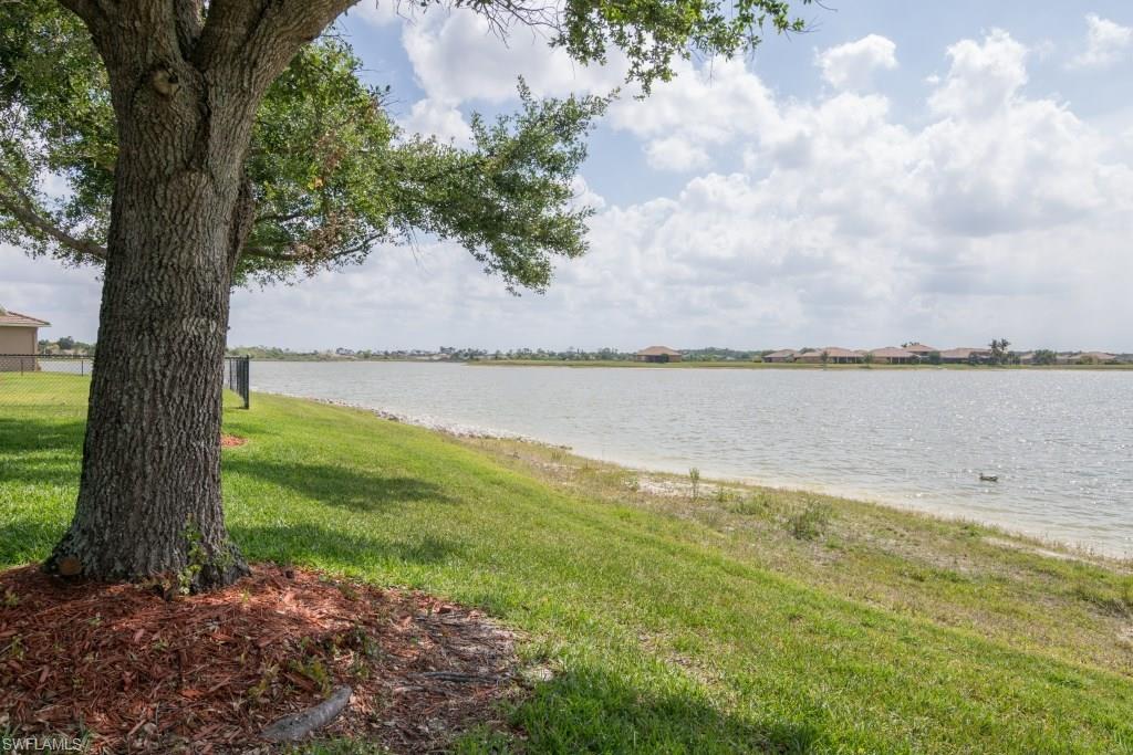 VALENCIA LAKES - Residential