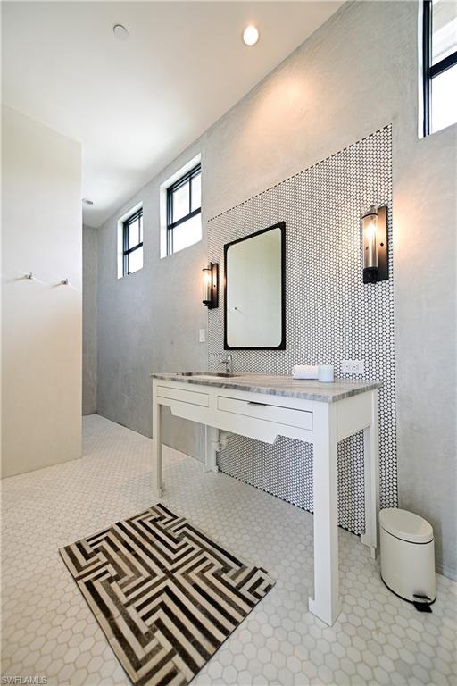 BAREFOOT BEACH - Residential