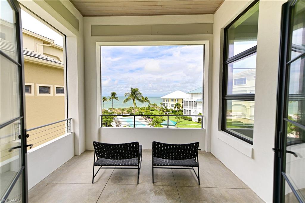 BAREFOOT BEACH - Residential