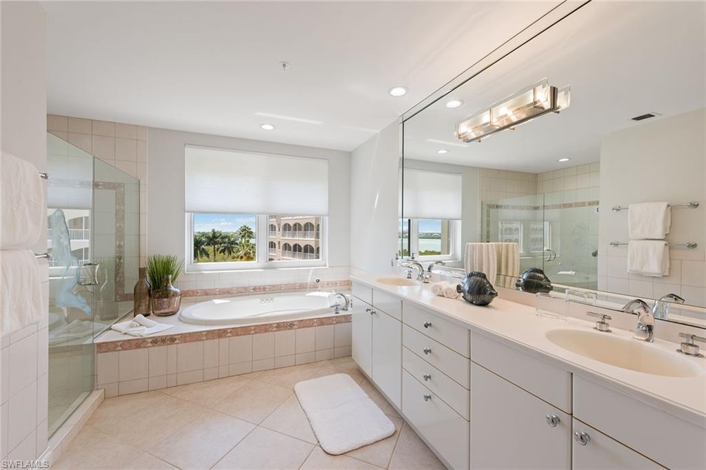 ROYAL MARCO POINT - Residential