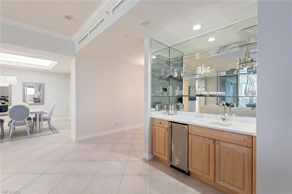 ROYAL MARCO POINT - Residential